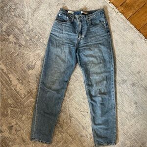 Levi 80s Mom Jean size 28